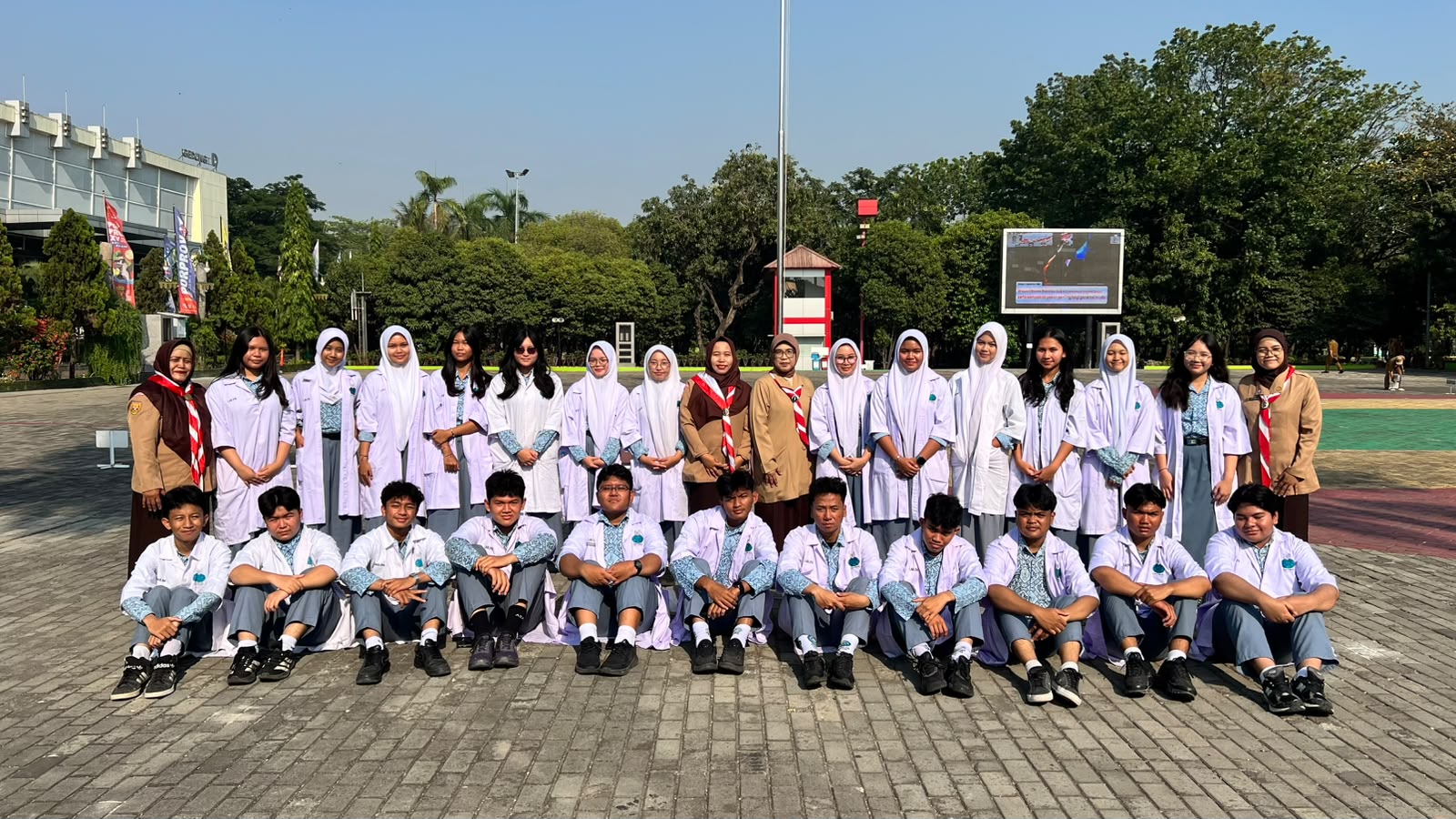 Medali Emas Sains dan Lompatan Mutu Pendidikan di SMAN 10 Bekasi
