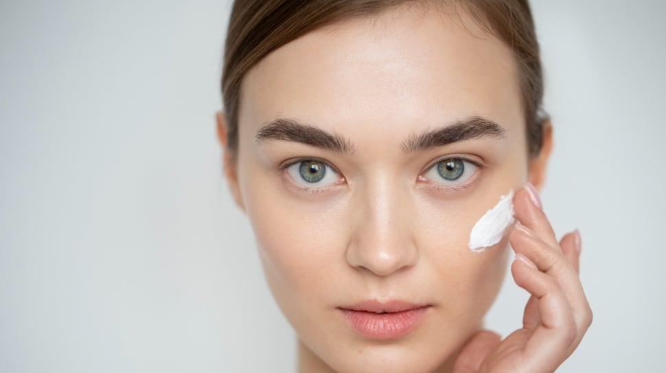 5 Moisturizer Pencerah Terjangkau untuk Kulit Tidak Merata