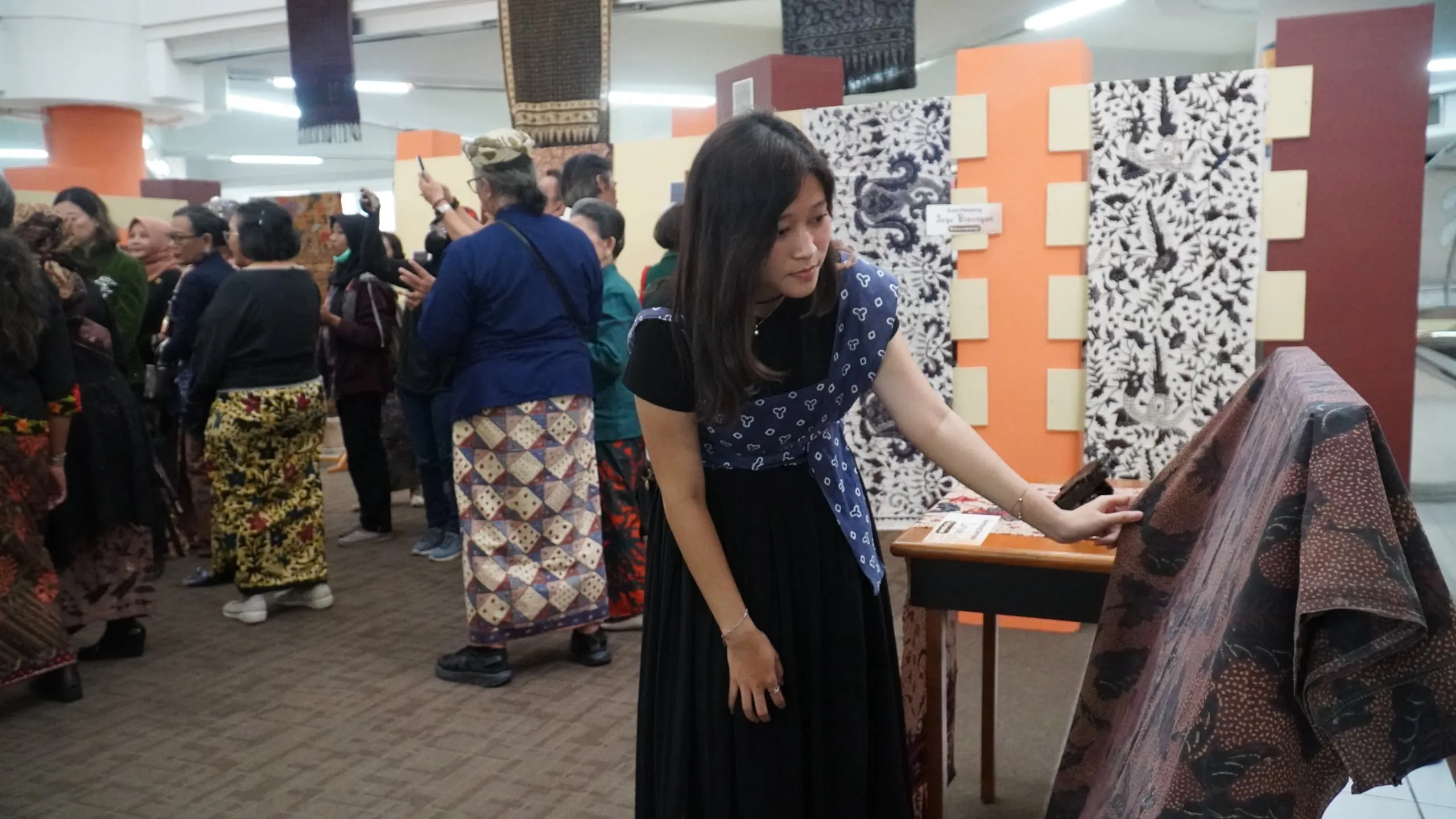 Mahasiswa Desain Interior Hadirkan Batik Corner di Perpustakaan Modern