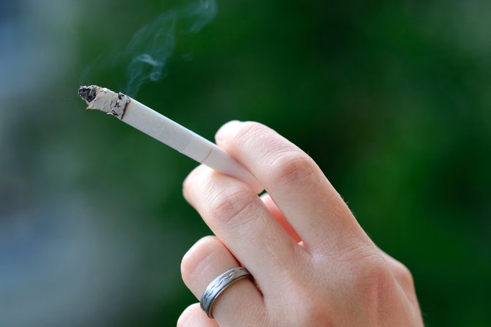 Asap Rokok dan Cuaca Ekstrem saat Hamil: Ancaman Tersembunyi untuk Janin