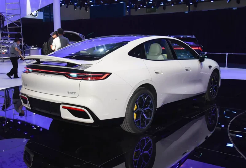 Geely Galaxy TT: Sedan Listrik 800V Performa Tinggi Harga Bersahabat
