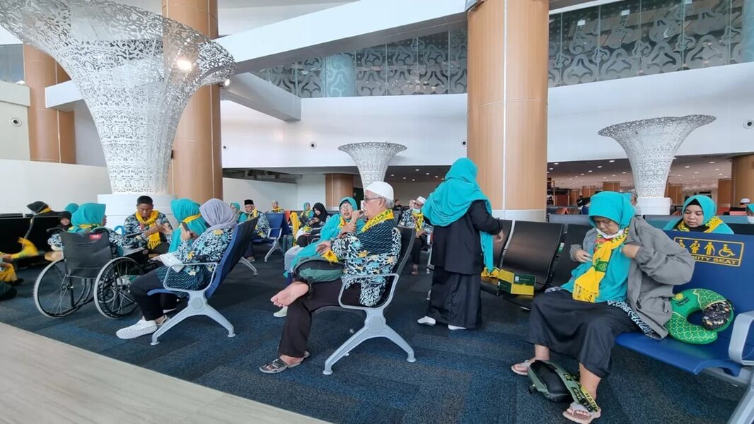 Jamaah Umrah Terjepit Krisis Penerbangan dan Harga Tiket