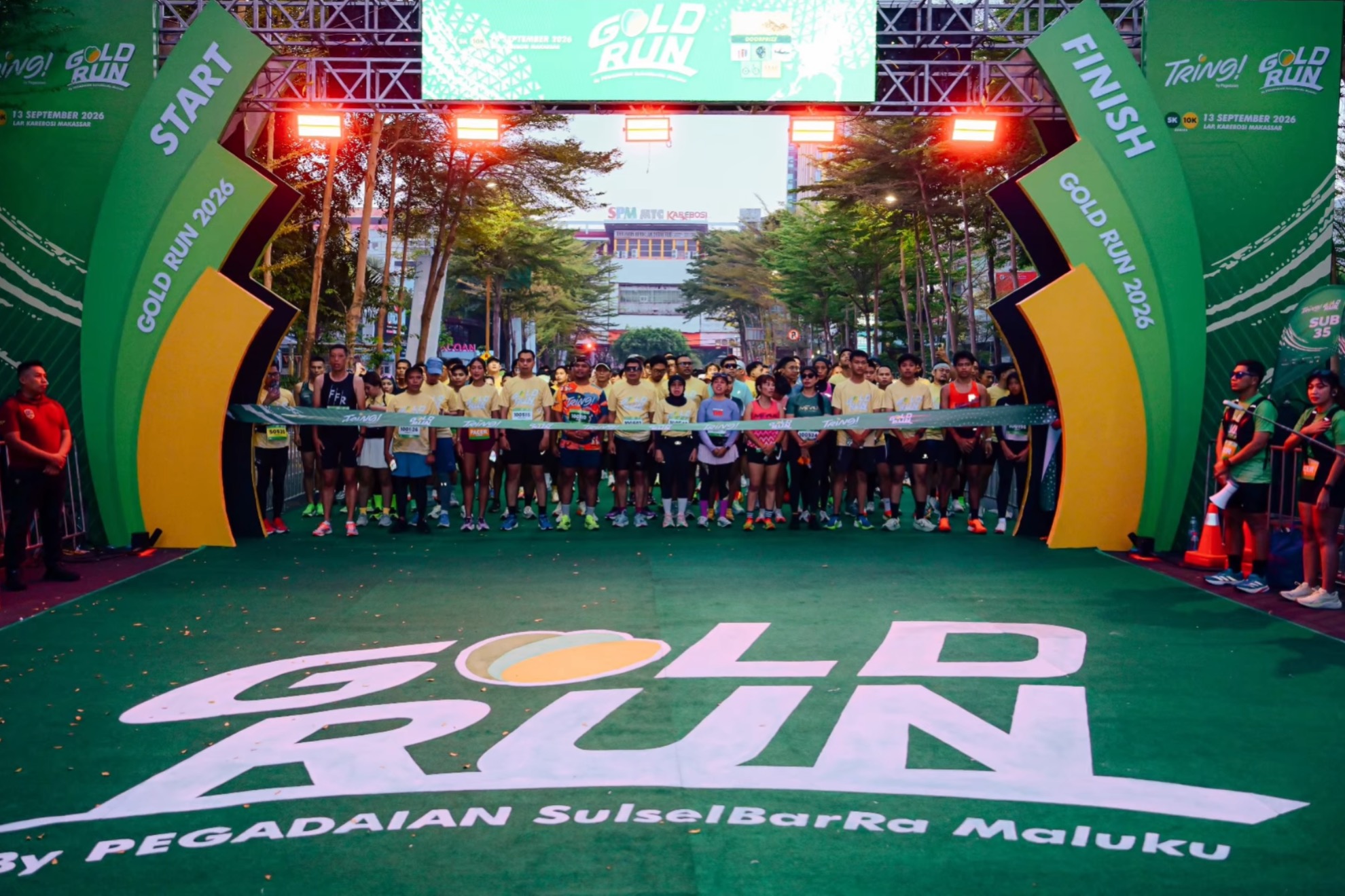 Momo Moriska dan 1.500 Pelari Warnai Gold Run Makassar