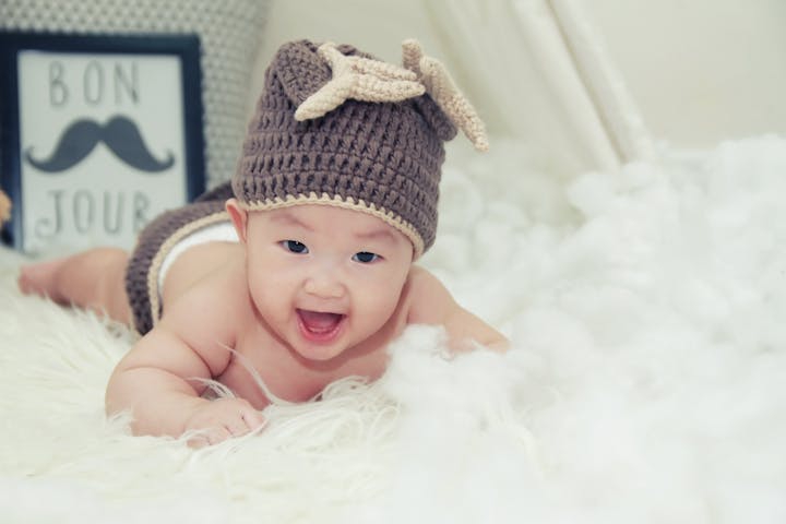 Kapan Bayi Mulai Mengingat Wajah dan Benda di Sekitarnya?