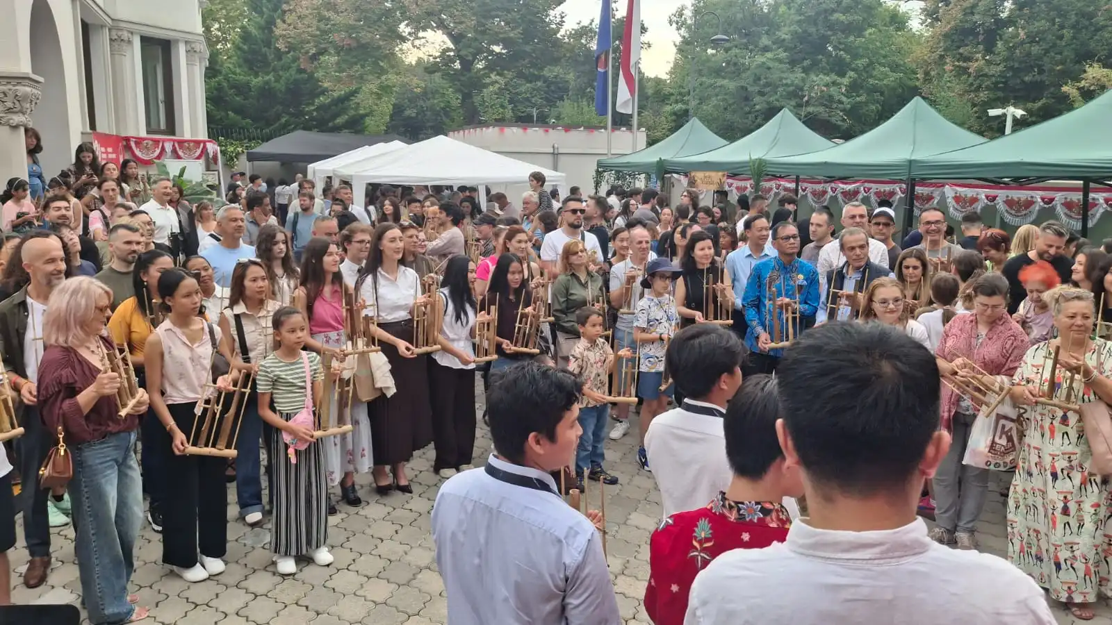 Festival Budaya Memikat Eropa Timur dengan Angklung dan Kuliner