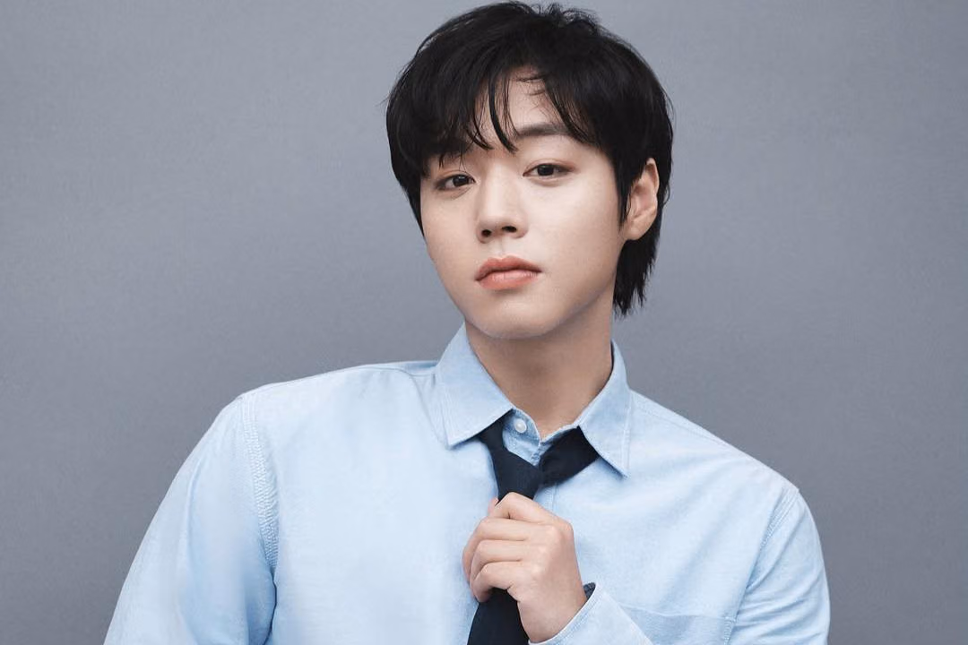 Park Ji Hoon Pertimbangkan Peran Utama di Drama Romantis Holding Onto the End of This Night