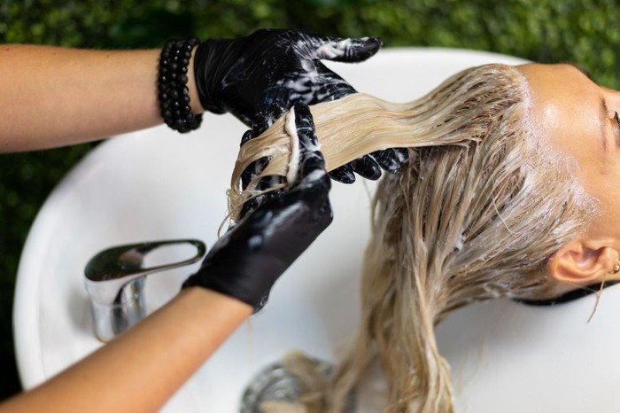 Rambut Bercabang dan Mudah Patah: Kebiasaan Penyebab dan Strategi Perawatan
