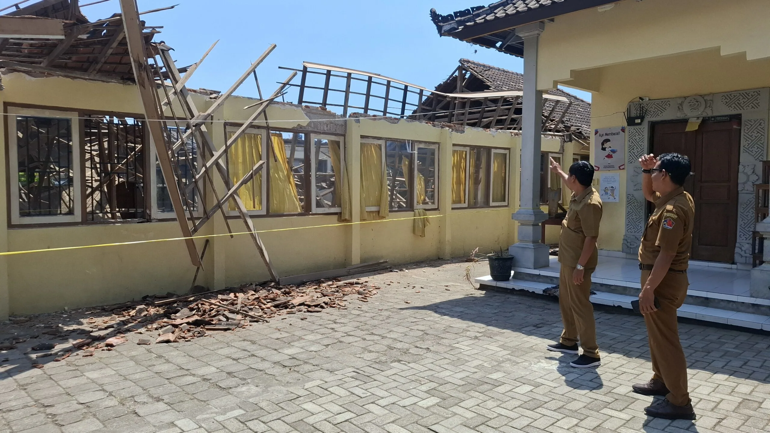 Ruang Kelas Ambruk dan Jam Belajar Tergerus: Wajah Krisis Infrastruktur Sekolah