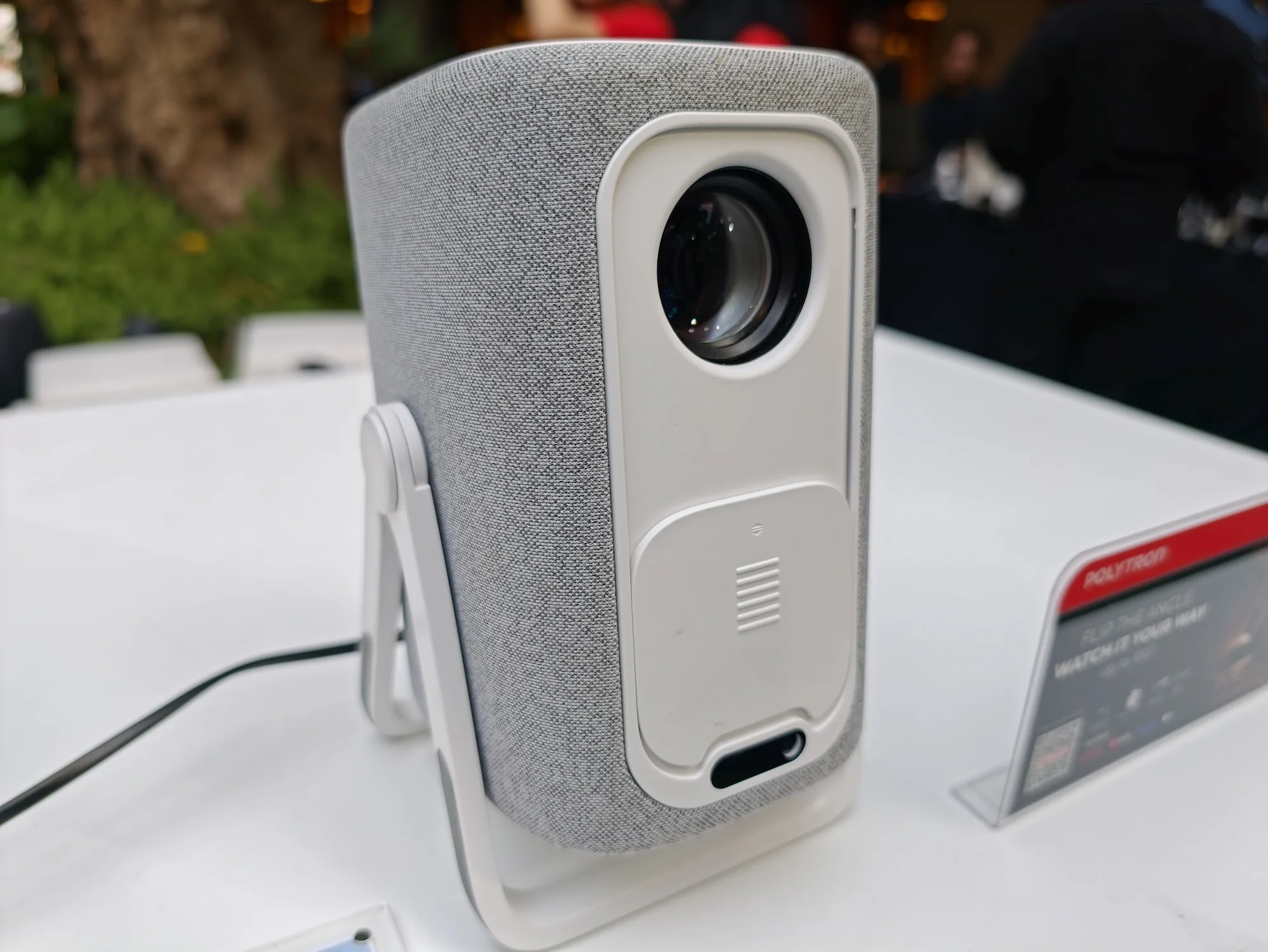 Review Polytron Cinemax FlipX: Proyektor Pintar 100 Inci yang Bisa Diputar 360°