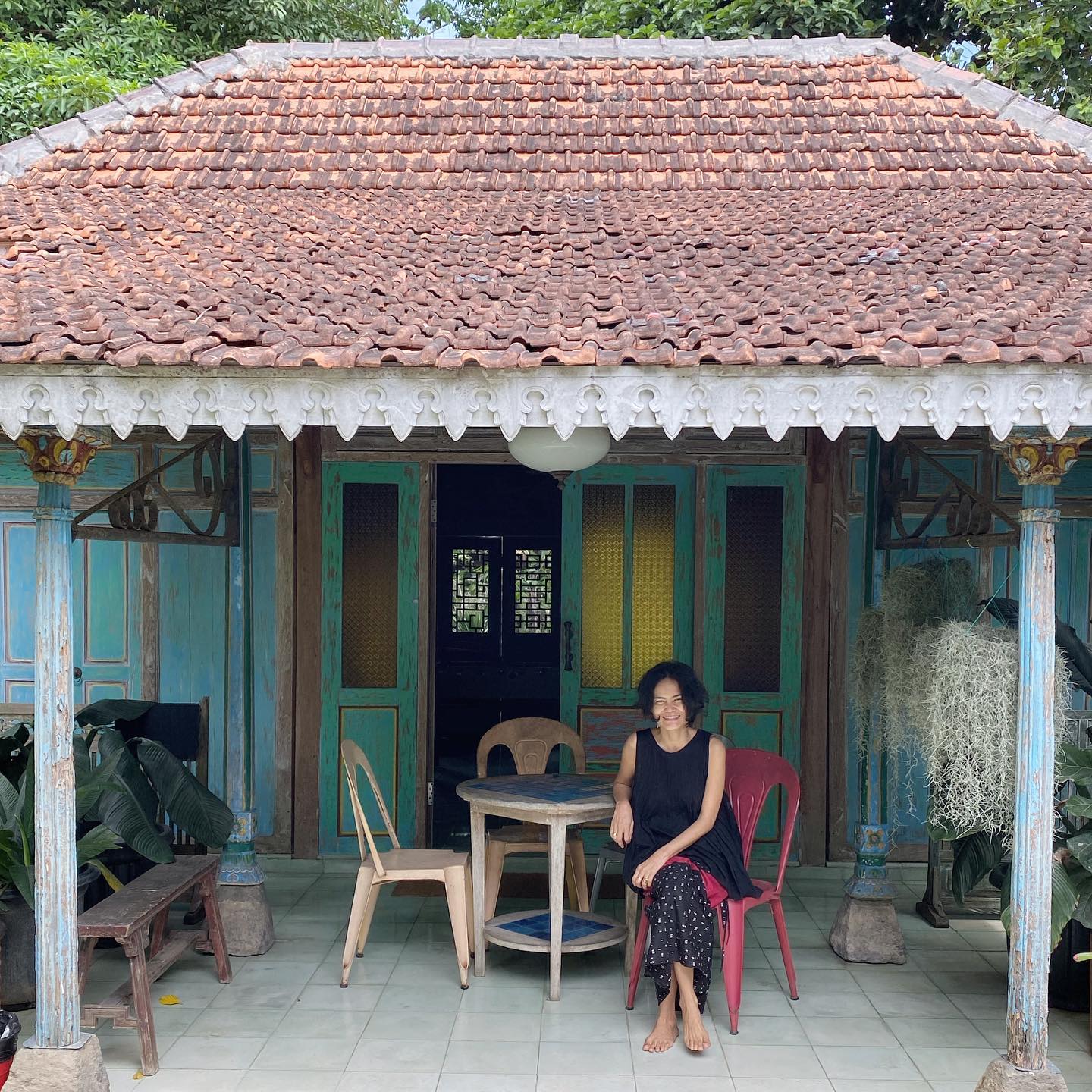Batik Melampaui Formal: Gaya Sehari-hari Generasi Muda