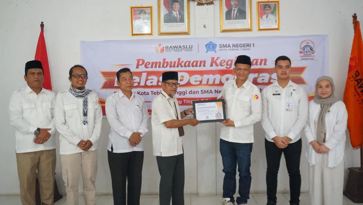 Dari Ruang Sidang hingga Kotak Suara: Demokrasi Masuk Kelas