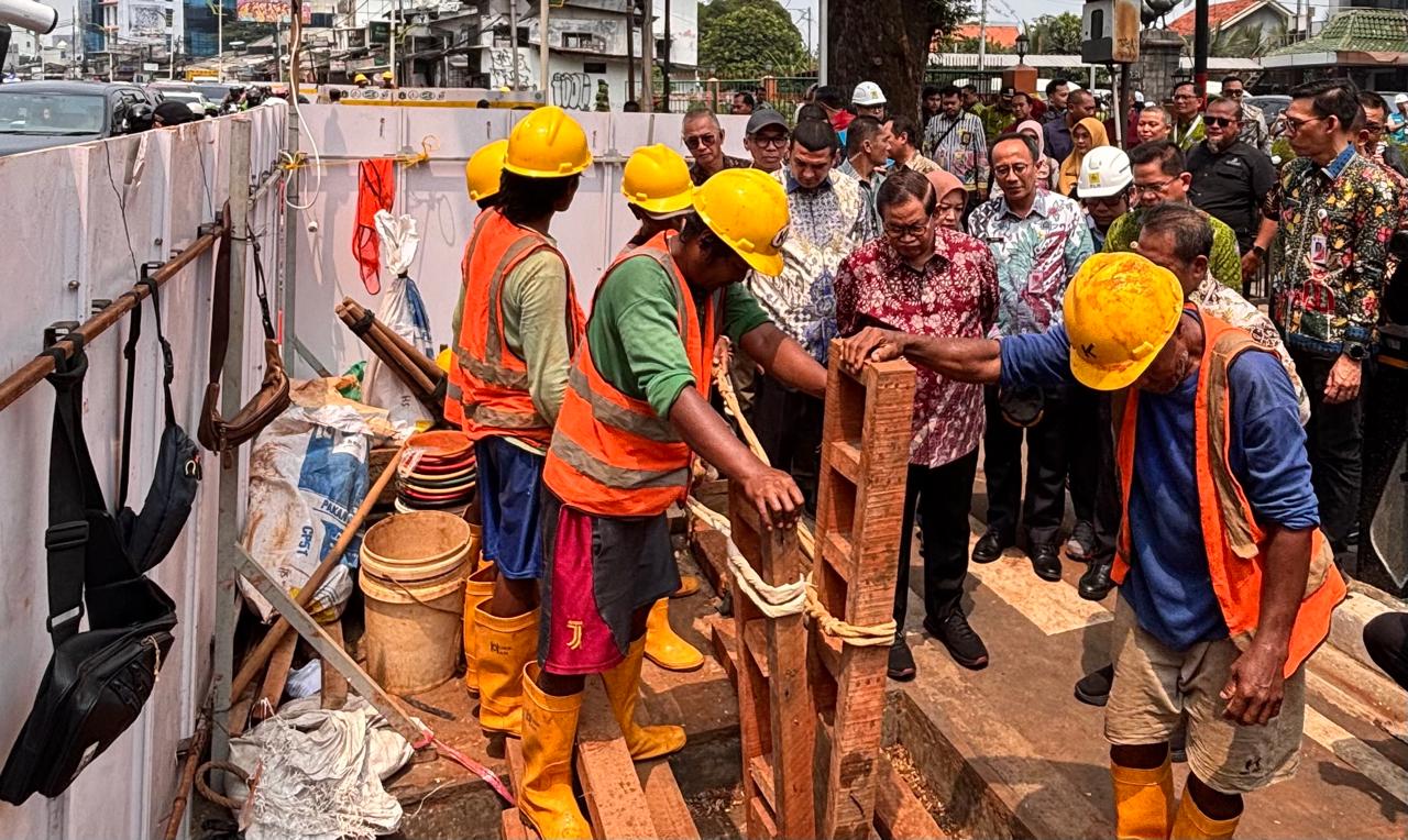 Jakarta Memburu Langit Tanpa Kabel: Rp90 Miliar untuk Menggali 6.500 Km Hutan Kabel