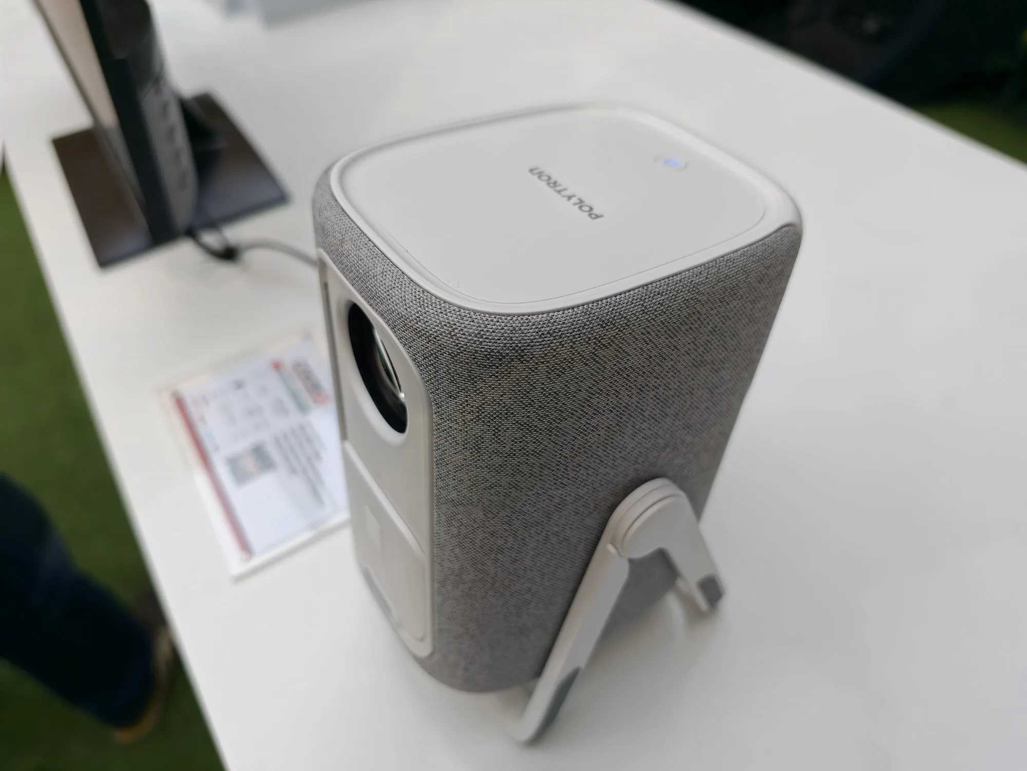 Review Polytron Cinemax FlipX: Proyektor Pintar 100 Inci yang Bisa Diputar 360°