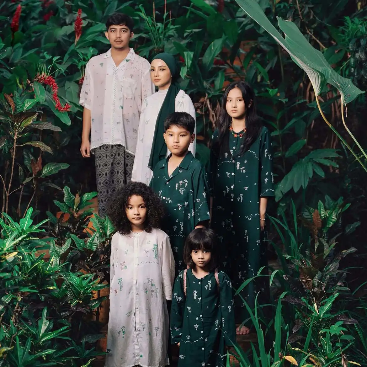 Batik Melampaui Formal: Gaya Sehari-hari Generasi Muda