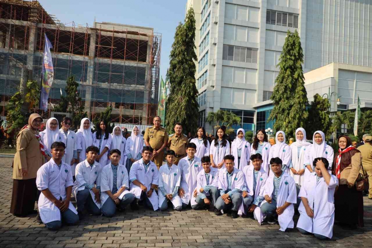 Medali Emas Sains dan Lompatan Mutu Pendidikan di SMAN 10 Bekasi