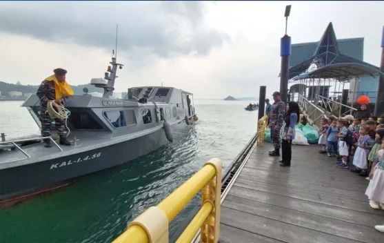 Dari Kapal Perpustakaan ke Rumah Pintar: Revolusi Pendidikan Anak Pesisir Berbasis Laut