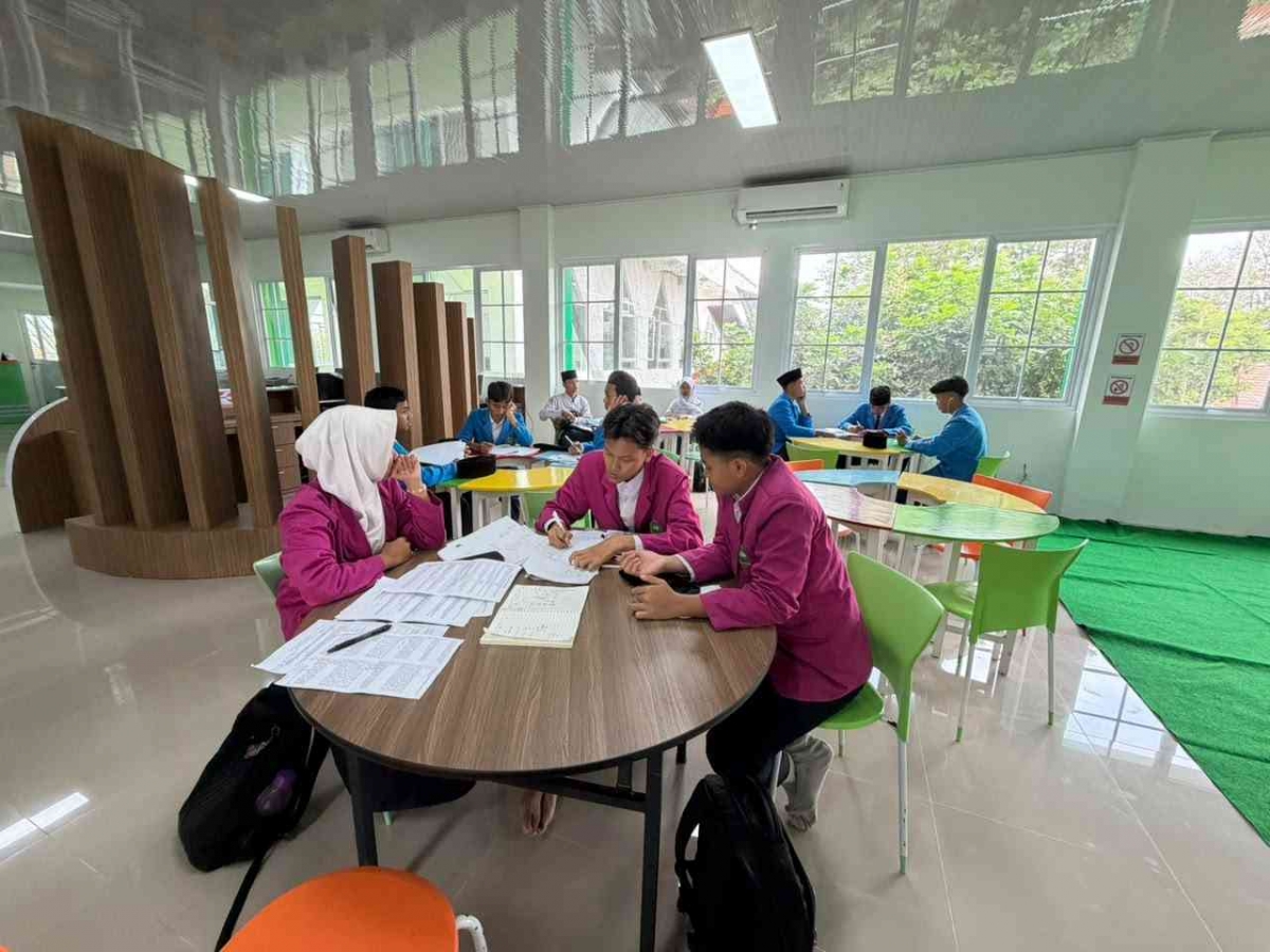 Dari Presentasi Daring hingga Perpustakaan: Wajah Baru Kompetisi Riset Madrasah