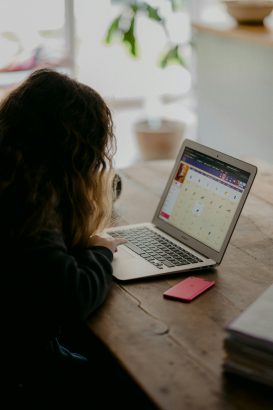 Strategi Kerja Fleksibel untuk Orang Tua Tunggal: 7 Pilihan Karir yang Bisa Disesuaikan dengan Kebutuhan Anak