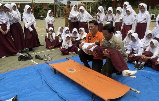 Simulasi Tanggap Darurat di Sekolah: Latihan Nyata Membangun Resiliensi Siswa