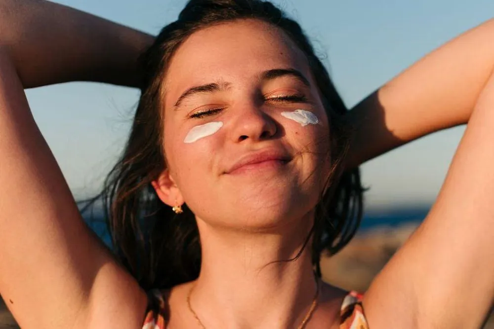 Berapa Jam Sekali Harus Reapply Sunscreen SPF 50?