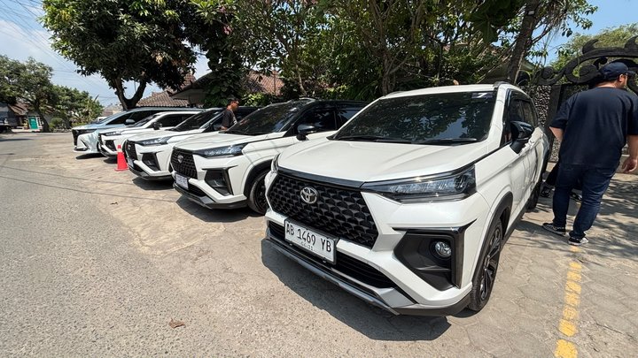 Toyota Mempertahankan Dominasi Pasar Hybrid dengan Veloz di Garda Depan