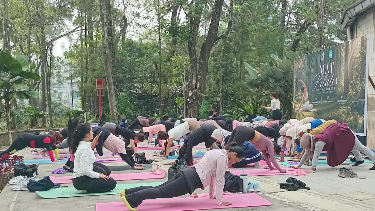 Mat Pilates di Alam Terbuka: Dari Taman ke Resort