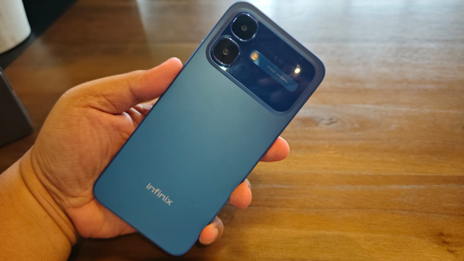 Infinix HOT 70 vs SMART 20: Mana Paling Awet Dipakai?