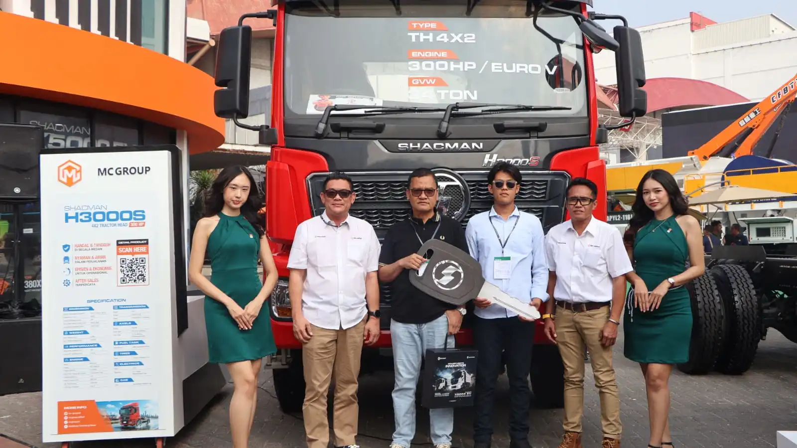 Produsen Alat Berat Dunia Pamer Teknologi Listrik dan Ekosistem Finansial di Mining Expo