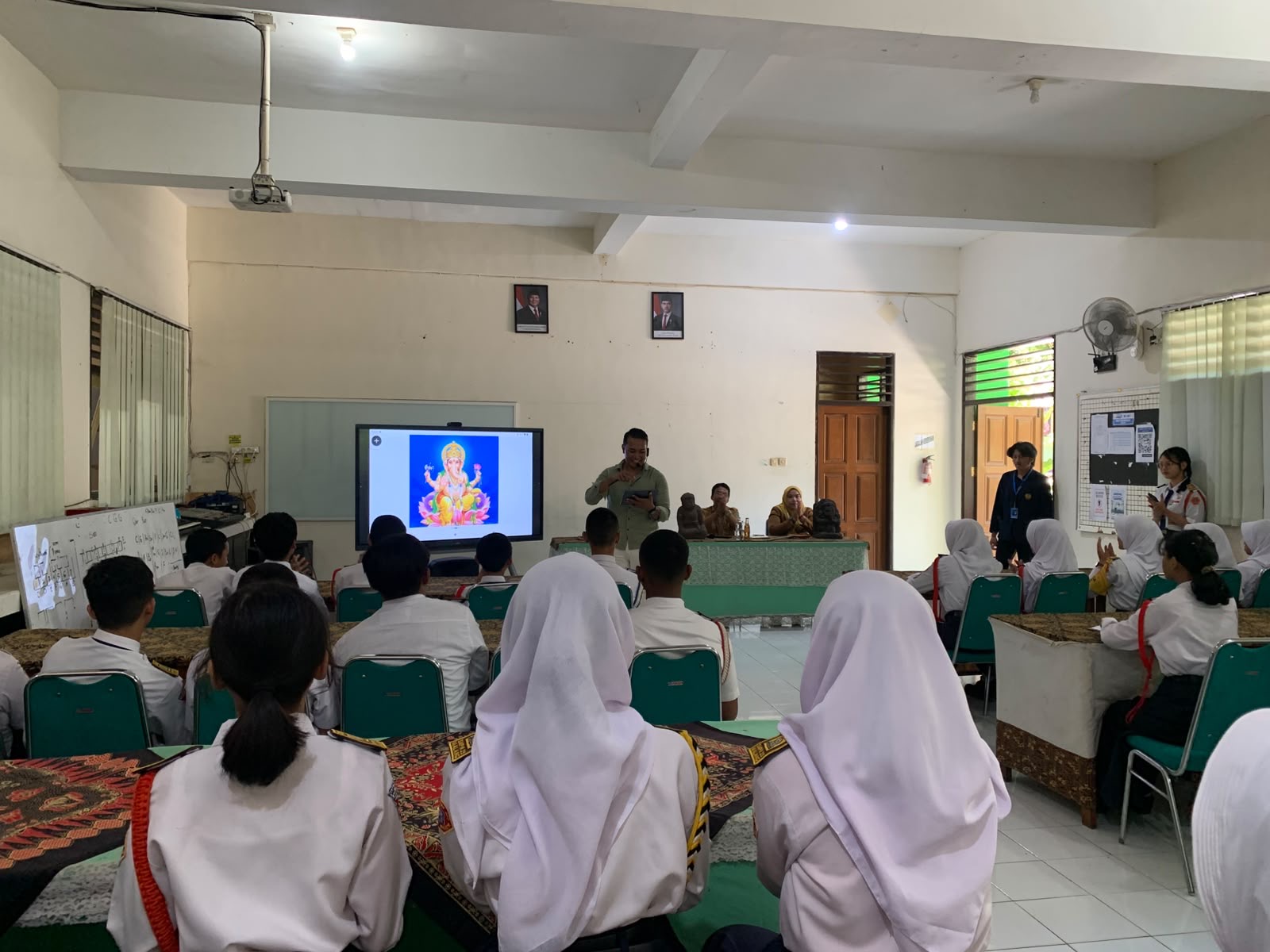 Museum Keliling ke Sekolah: Saat Artefak Asli Menghidupkan Pelajaran Sejarah