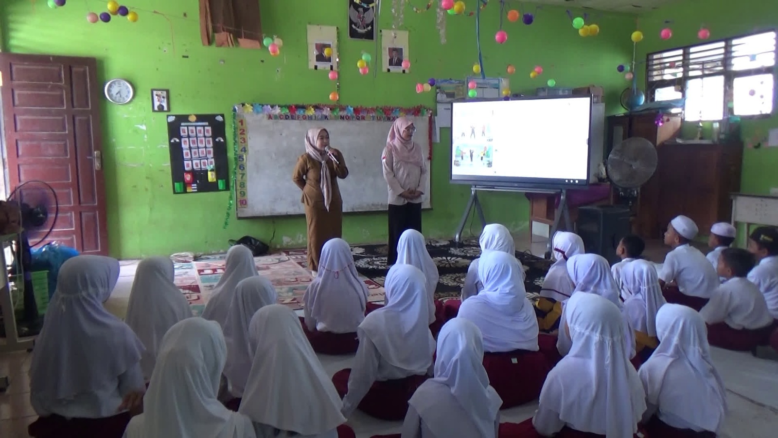 Program Perpustakaan Keliling Menang Lawan Gawai di Sekolah Dasar