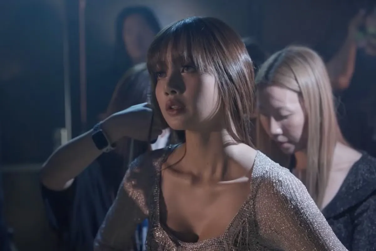 Dari Penari Grup ke Artis Multitalenta: Karier Solo Lisa yang Berani Berbeda