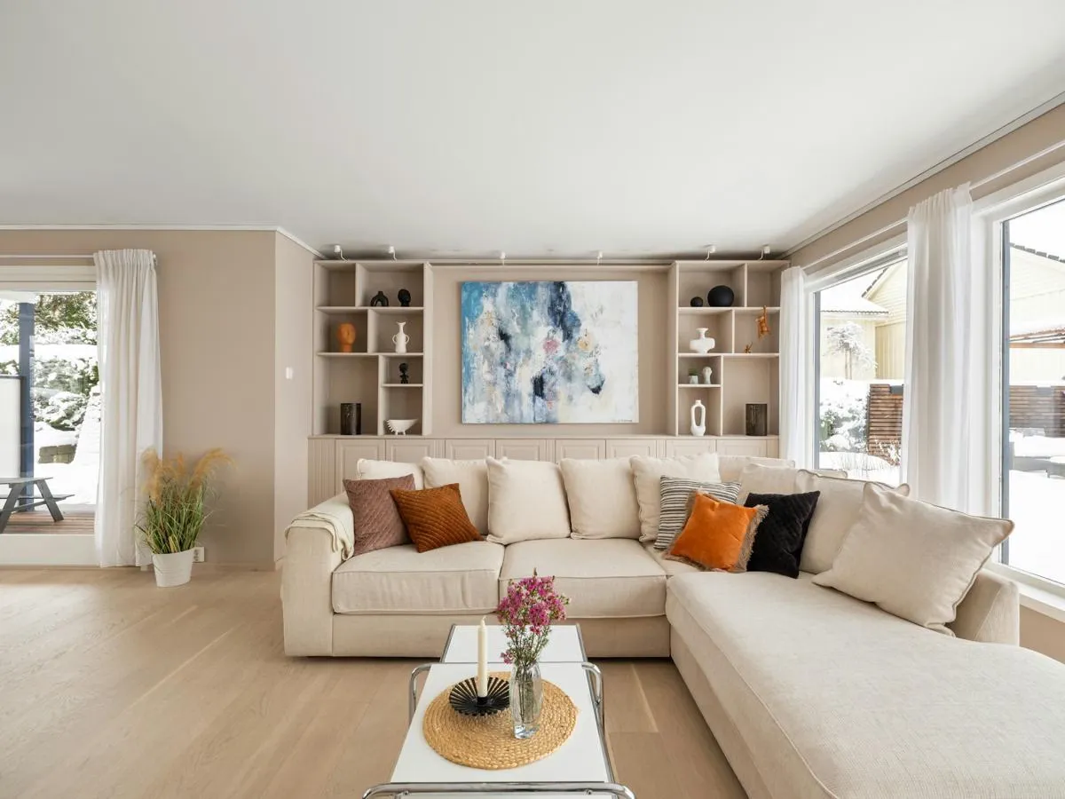Keramik Soft sebagai Aksen Tekstur dalam Interior Cozy Minimalis