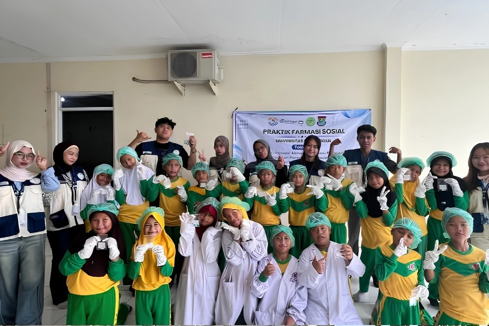 Mahasiswa Farmasi Jadi Jembatan Literasi Farmasi di Masyarakat