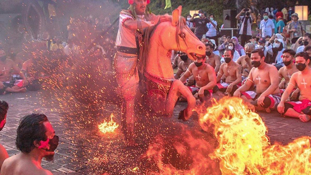 Panduan Lengkap Garuda Wisnu Kencana: Tiket, Pertunjukan, dan Tips