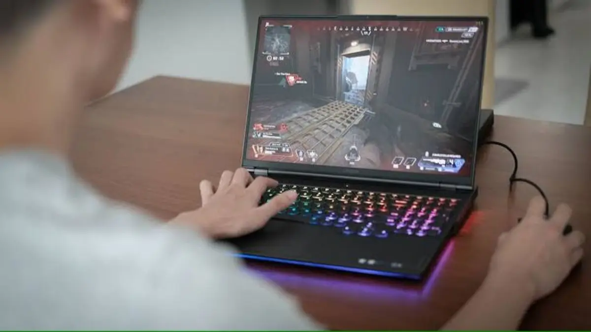ASUS ROG Zephyrus Duo GX651A: Laptop Gaming Dual OLED Paling Ekstrem