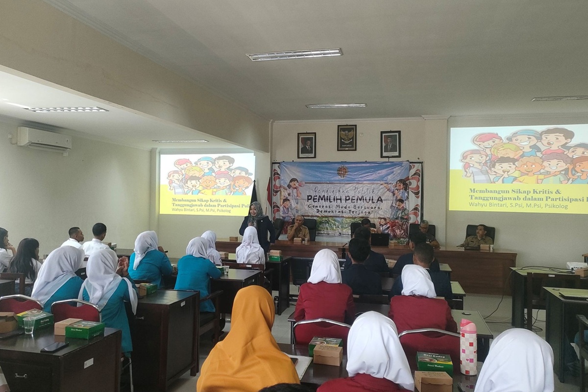 Edukasi Demokrasi di Sekolah: Menyiapkan Pemilih Pemula Kritis