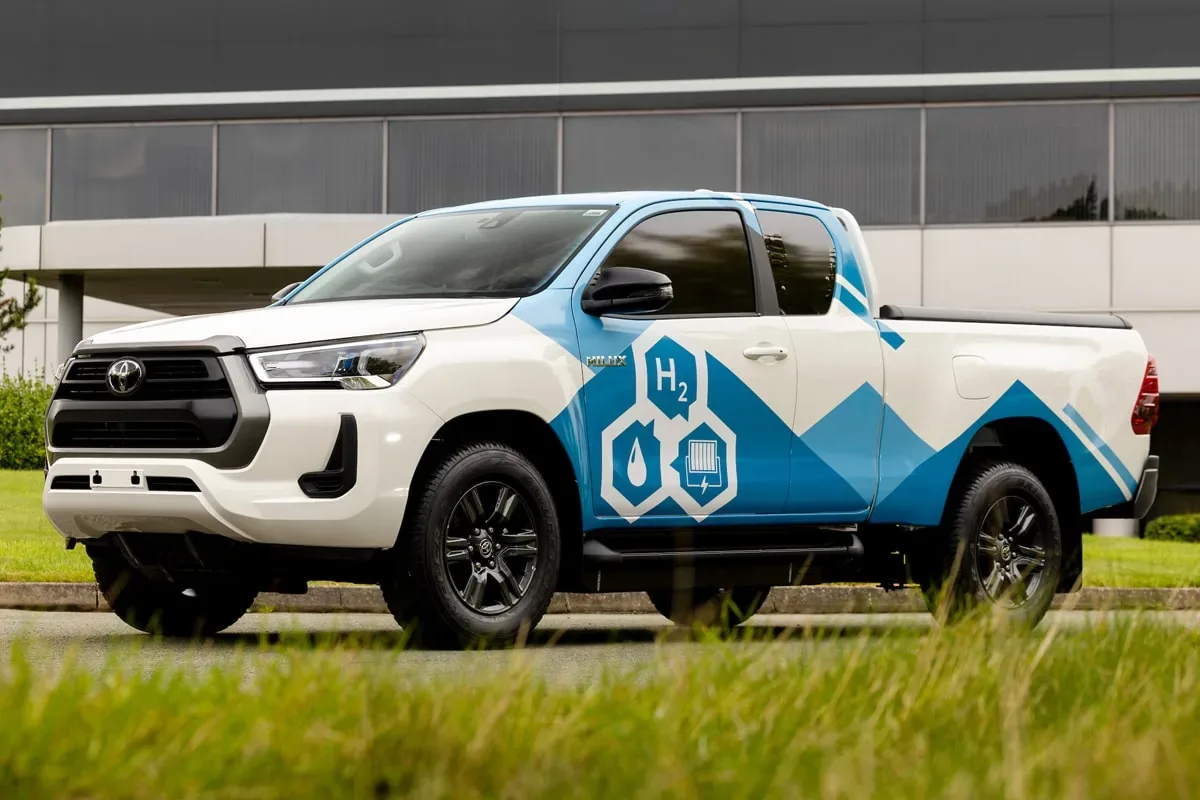 Toyota Perluas Strategi Triple-Powertrain: Hybrid, EV, dan Hidrogen