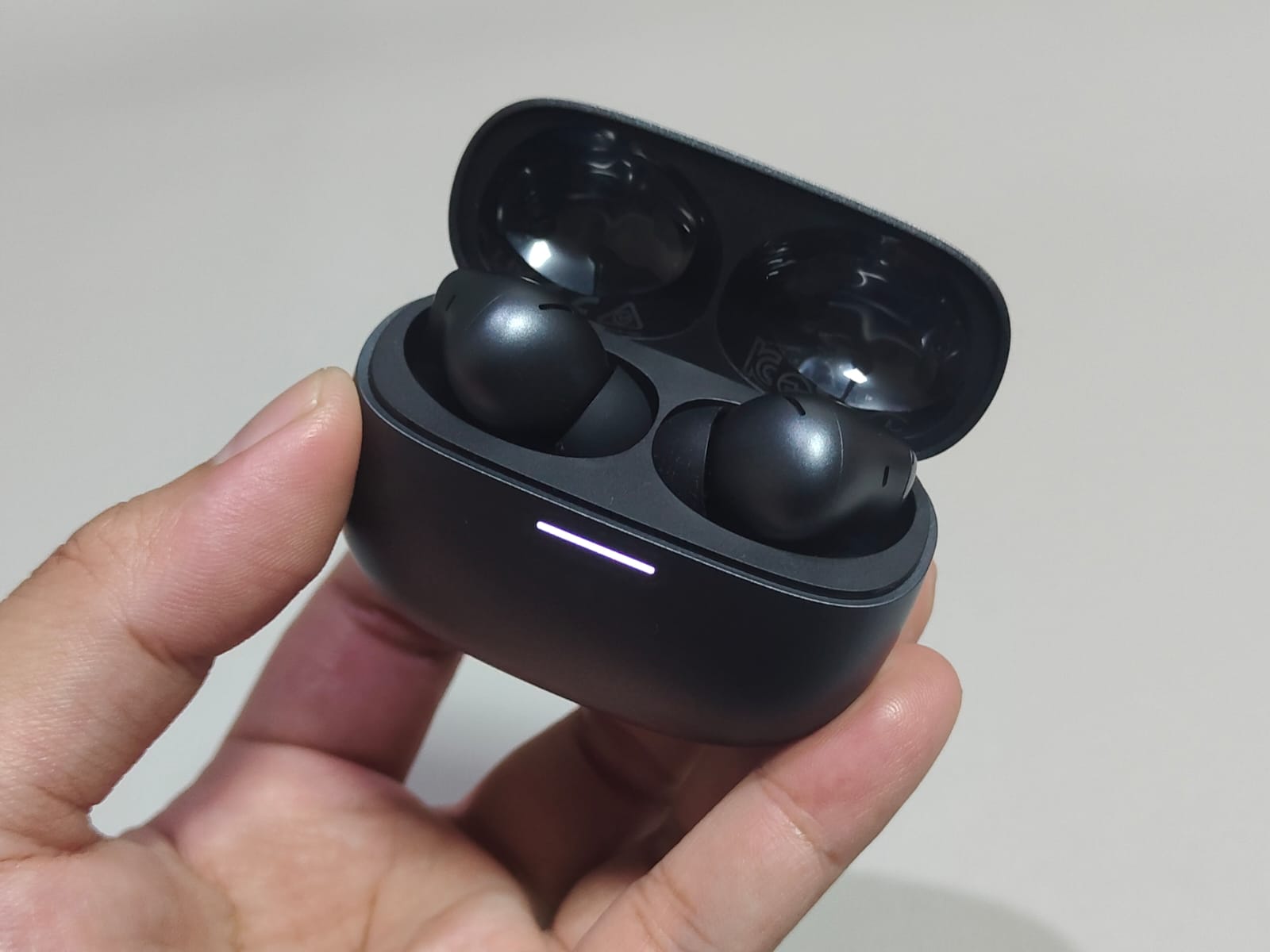 Realme Buds Air 8 vs Buds T500 Pro: Earbuds ANC Terjangkau untuk Komuter