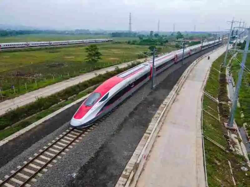 Kereta Cepat Whoosh Jadi Magnet Baru Wisatawan Asing
