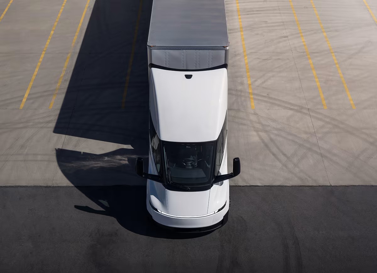 Tiga Truk Listrik Berat Paling Revolusioner: Tesla Semi, BYD ETT 44, dan Mercedes eActros 600