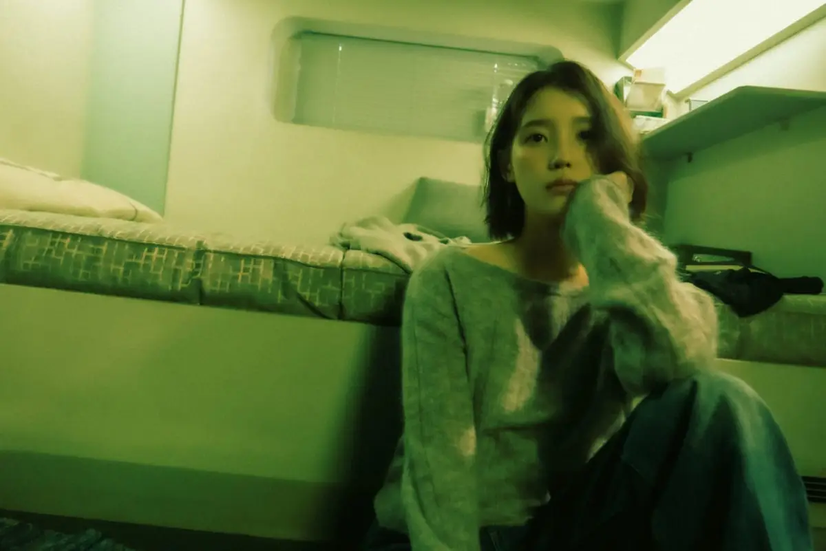 IU Comeback dengan Dua Lagu Baru tentang Persahabatan dan Perpisahan