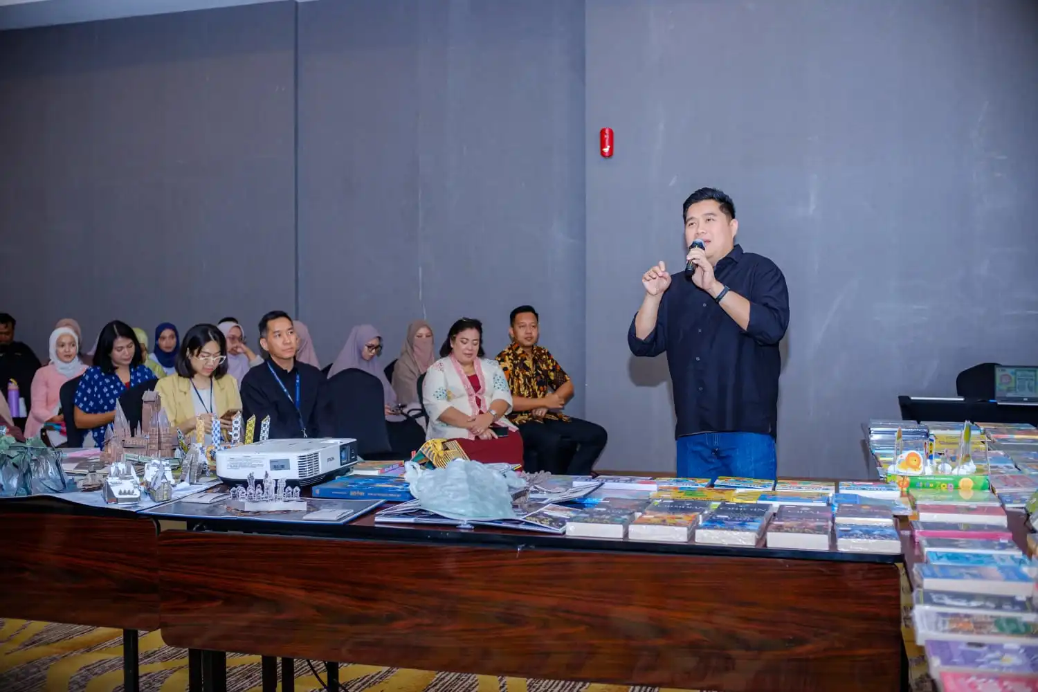 TNI Fair dan Big Bad Wolf: Dua Pilihan Liburan Akhir Pekan Hemat