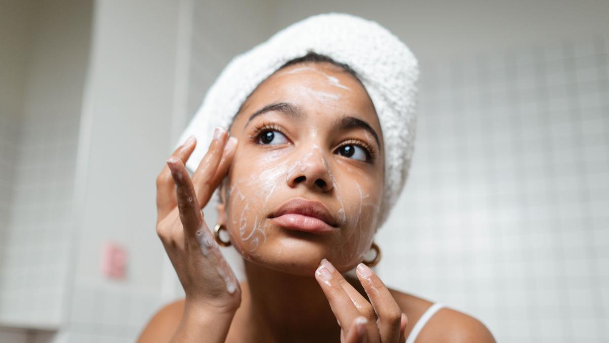 Pembersih Wajah Lembut dengan Ceramide dan Amino Acid