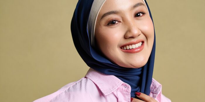 Hijab Nyaman yang Mengikuti Ritme Hidup ala UNIQLO