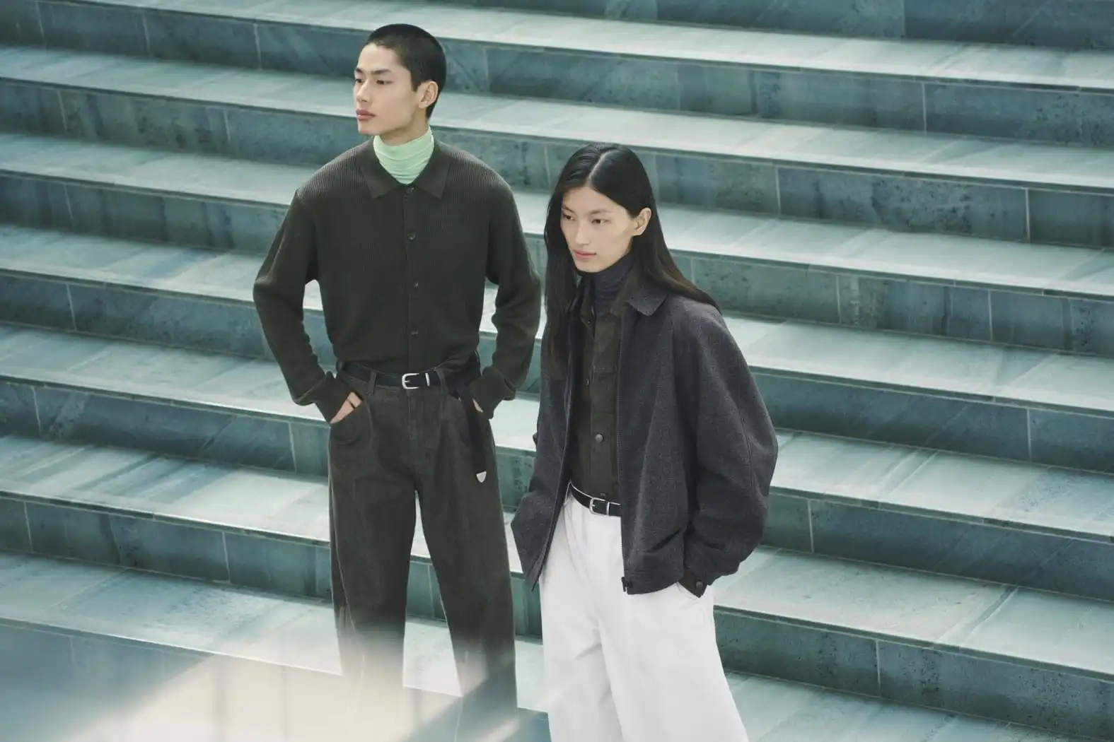 Cashmere Fluffy dan Korduroi Ringan: Revolusi Gaya Fall/Winter