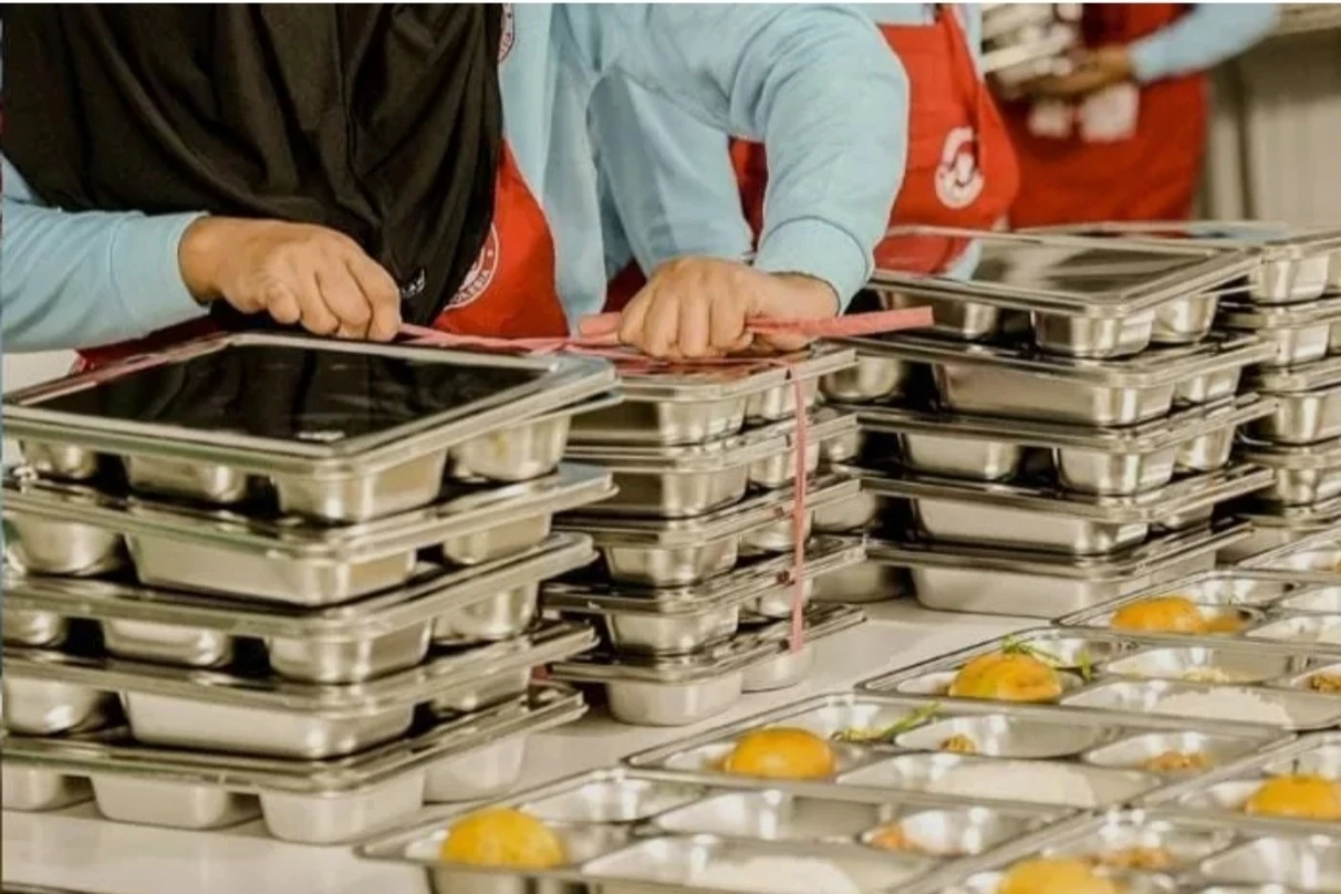 Keamanan Pangan Program Makan Bergizi Gratis: Mengapa Kantin Sekolah Wajib Jadi Dapur Utama