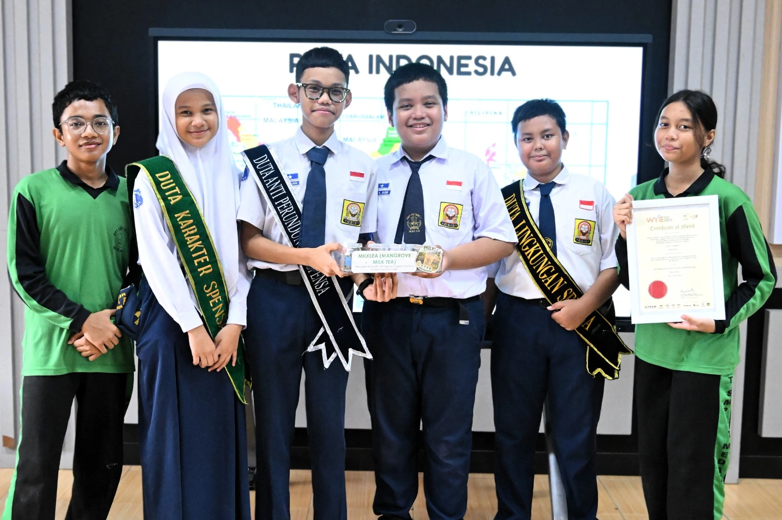 Dari Kelas ke Panggung Dunia: Medali STEM untuk Pelajar Muda