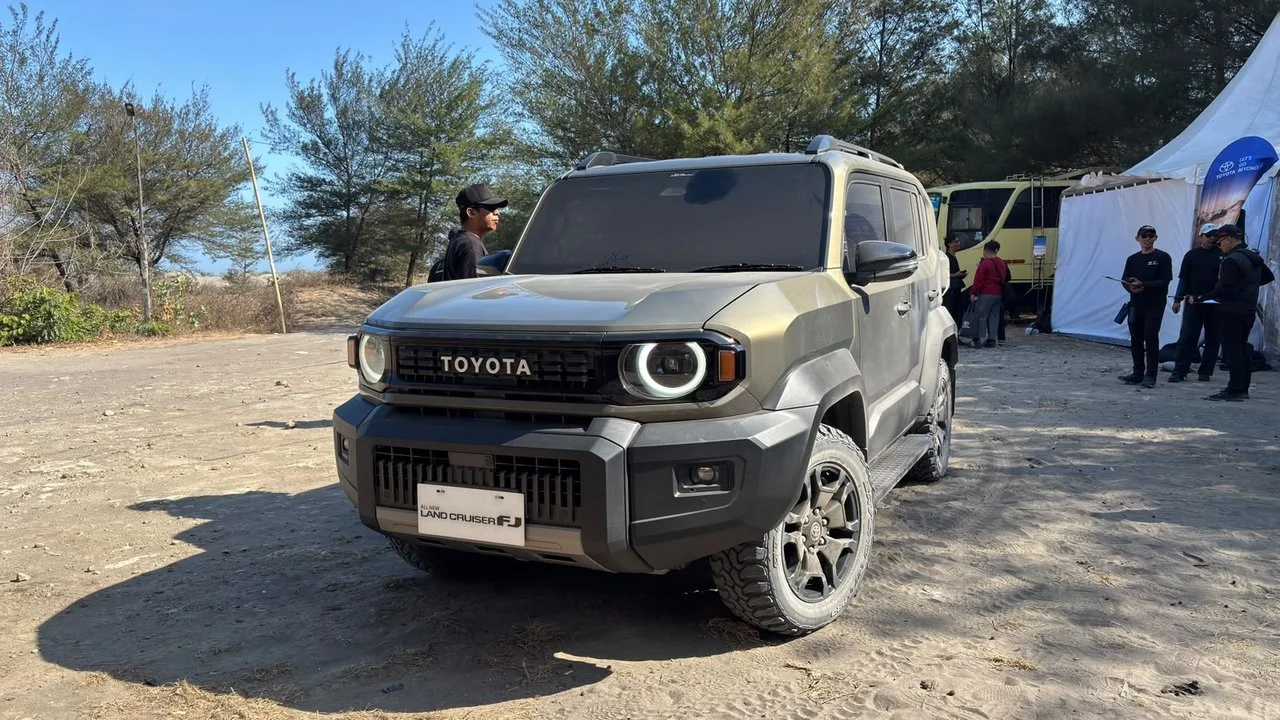Land Cruiser FJ: SUV Premium Penantang Batas Fortuner
