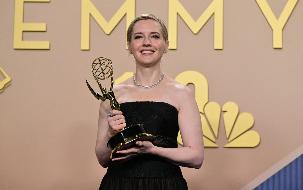 Serial Komedi Widow's Bay Pecahkan Rekor Emmy Awards