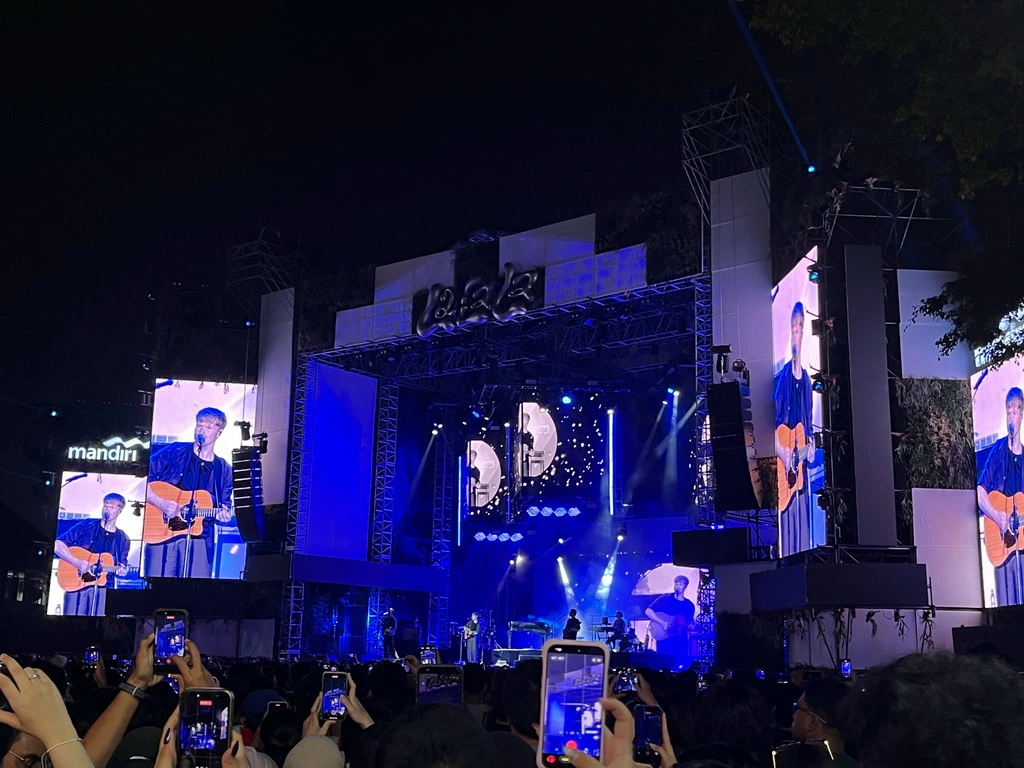 Konser Rock Memicu Lonjakan Ekonomi UMKM: Antara Fanatisme dan Daya Beli